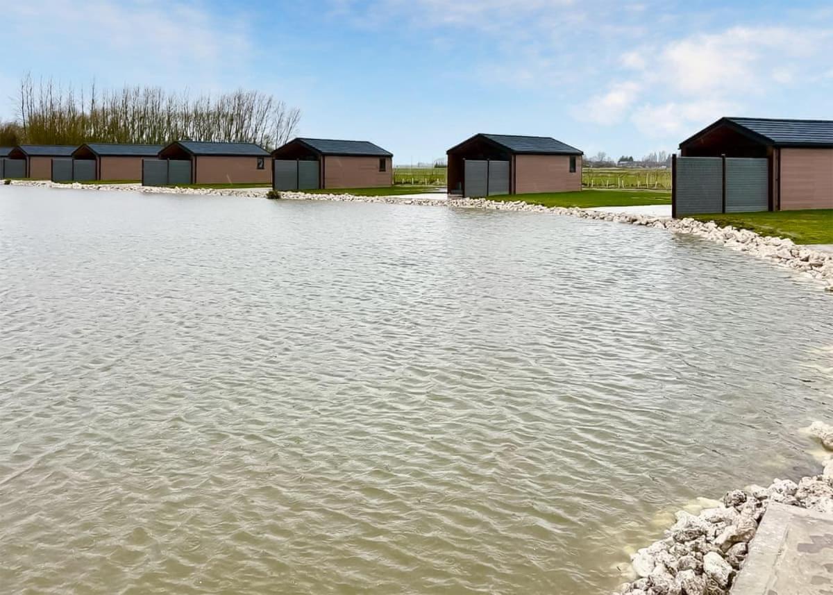 Lakeside Fishing Retreats Old Leake エクステリア 写真