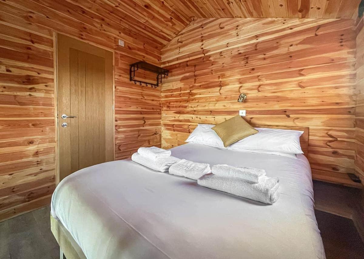 Lakeside Fishing Retreats Old Leake エクステリア 写真